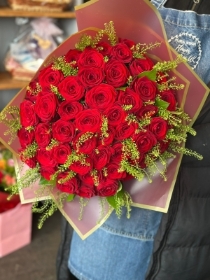 50 Red Naomi Roses